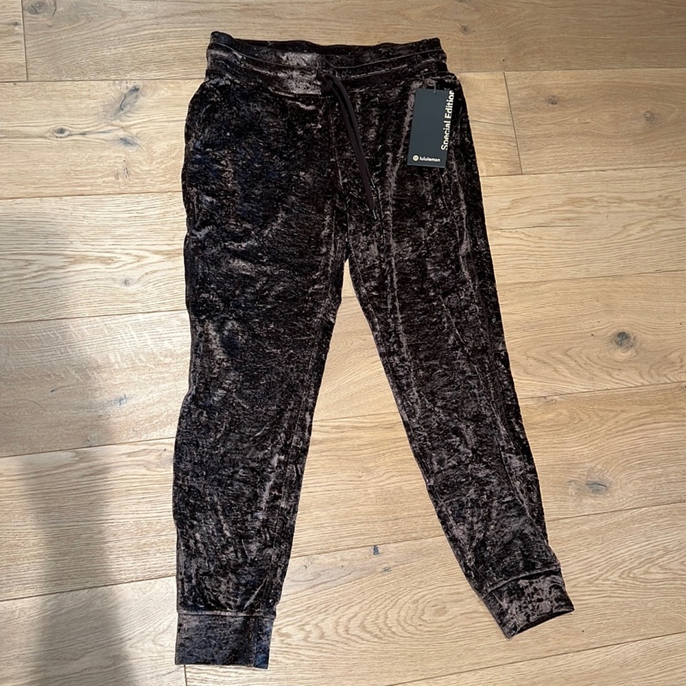 Lululemon ready to crush jogger